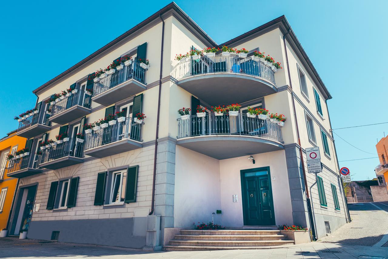 Le Residenze Del Centro Aparthotel Olbia Bagian luar foto