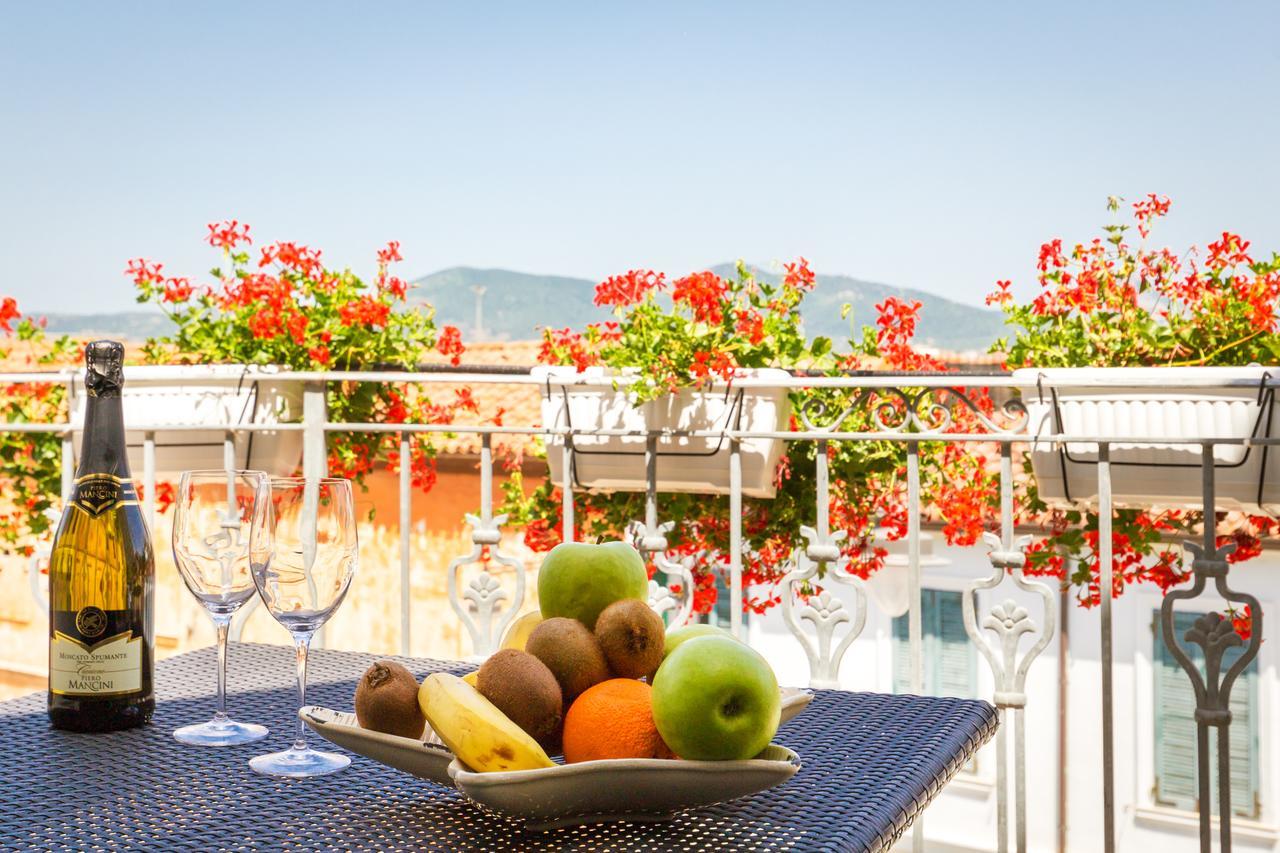 Le Residenze Del Centro Aparthotel Olbia Bagian luar foto