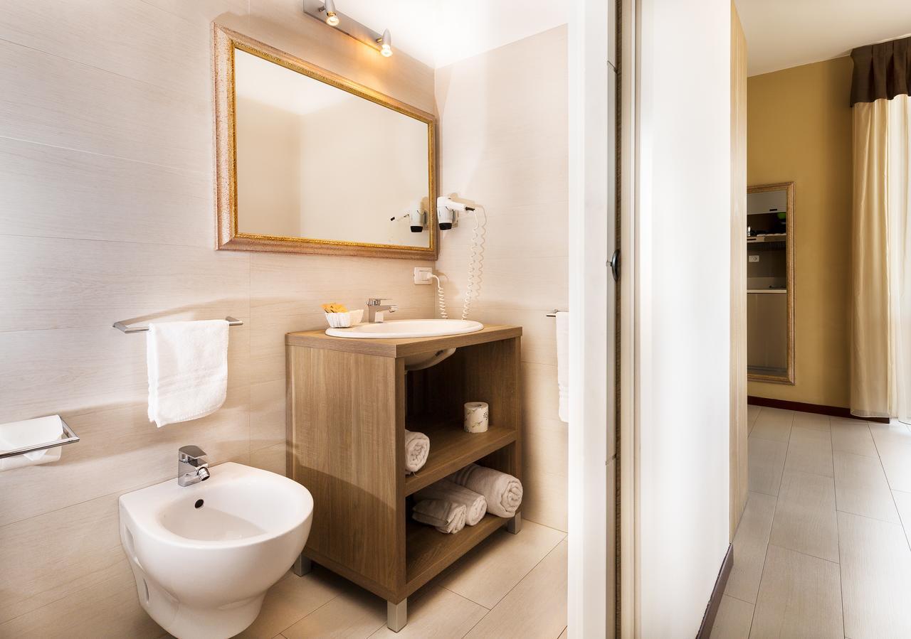 Le Residenze Del Centro Aparthotel Olbia Bagian luar foto