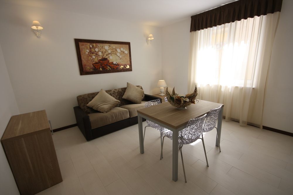 Le Residenze Del Centro Aparthotel Olbia Bagian luar foto