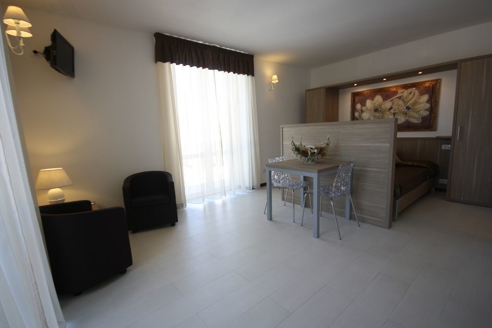 Le Residenze Del Centro Aparthotel Olbia Bagian luar foto